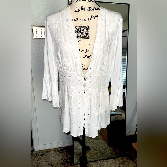 Soft Surroundings- Adorable White Embroidered Boho Blouse in size M - Picture 1 of 16